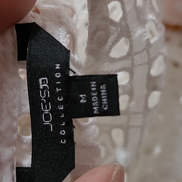 Joe's Collection White Eyelets Blouse 3/4 Bell Sleeve Top Medium - Picture 6 of 6
